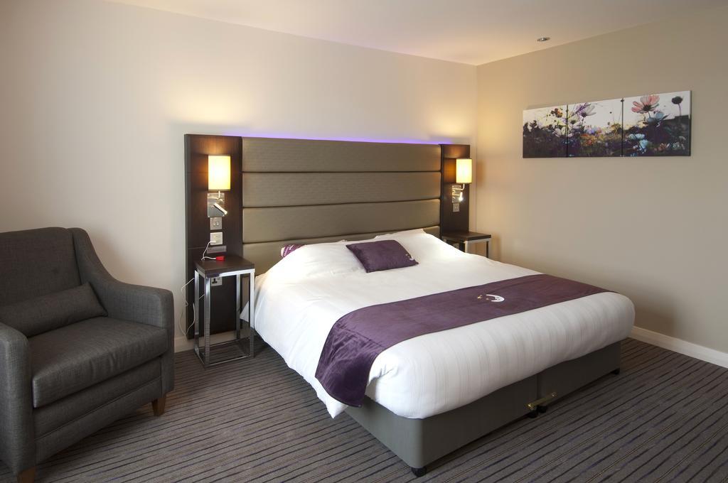 Premier Inn London Croydon West - Purley A23 Room photo