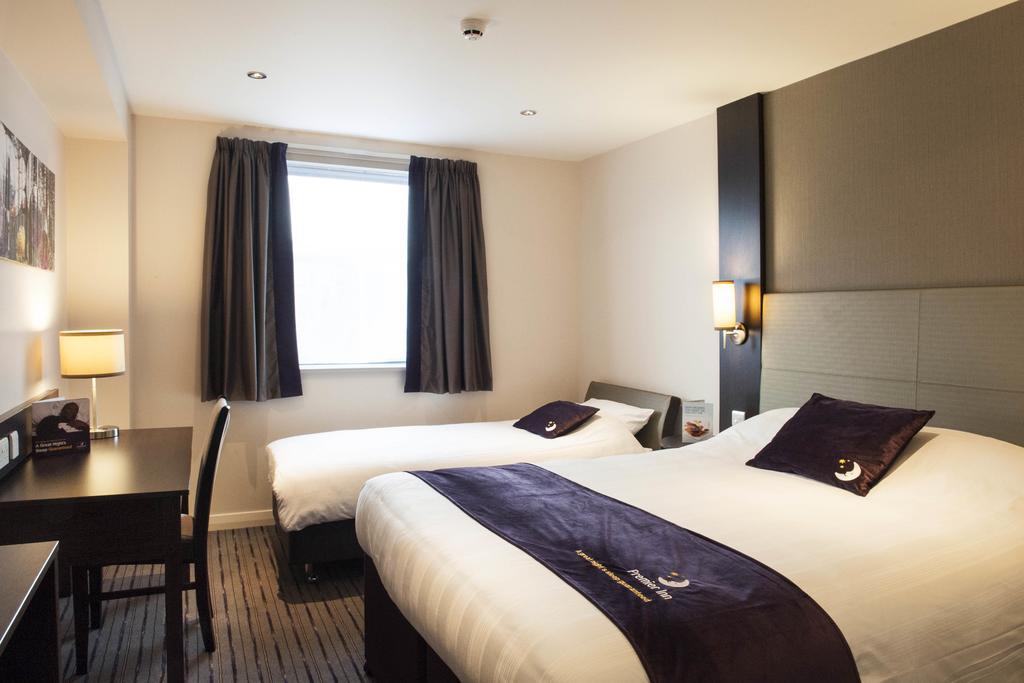Premier Inn London Croydon West - Purley A23 Room photo