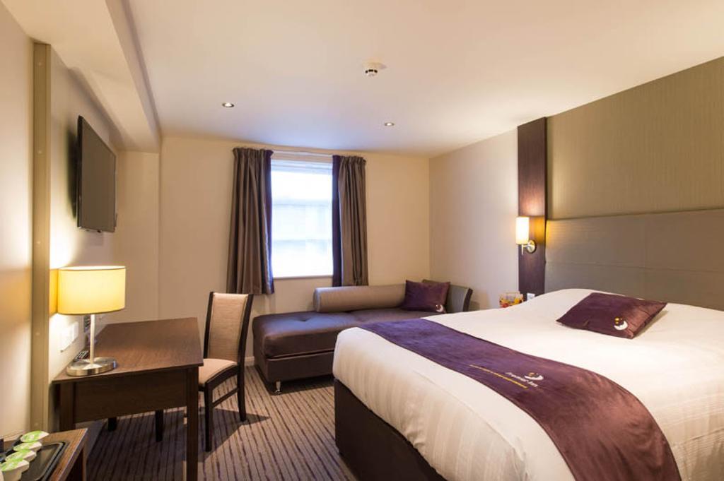 Premier Inn London Croydon West - Purley A23 Room photo