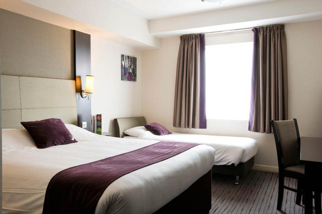 Premier Inn London Croydon West - Purley A23 Room photo