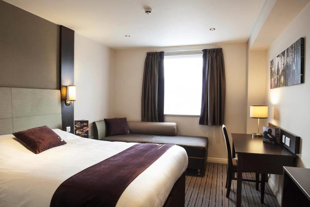Premier Inn London Croydon West - Purley A23 Exterior photo